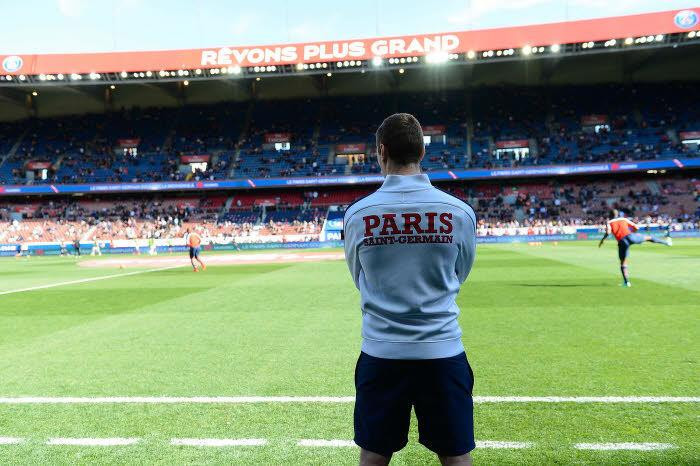 Psg Rothen Tacle Le Public Du Parc Des Princes Le Sport