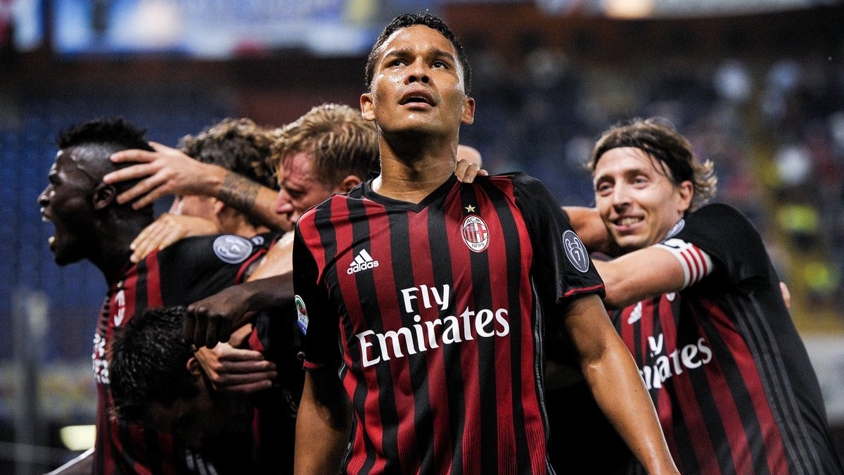 Mercato Psg Carlos Bacca Serait Toujours Vis Par Le Psg