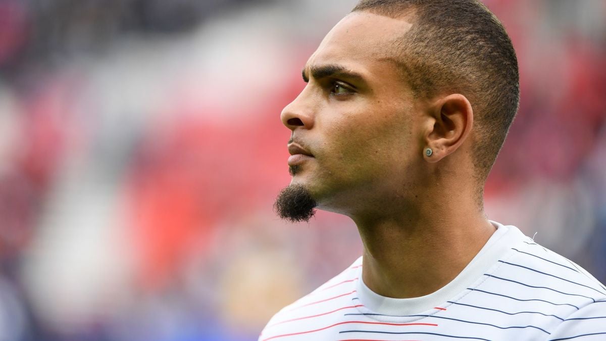 Mercato Psg Une Porte De Sortie Se Refermerait Pour Layvin Kurzawa