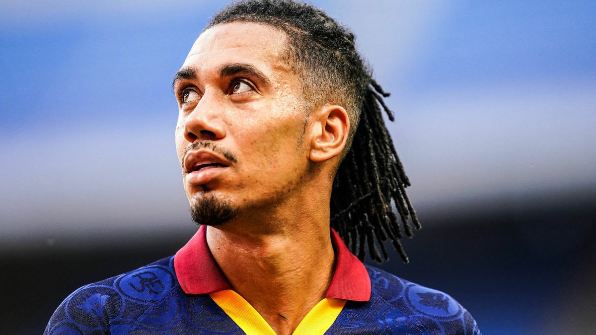 Mercato Manchester United La Roma Pousse Pour Chris Smalling