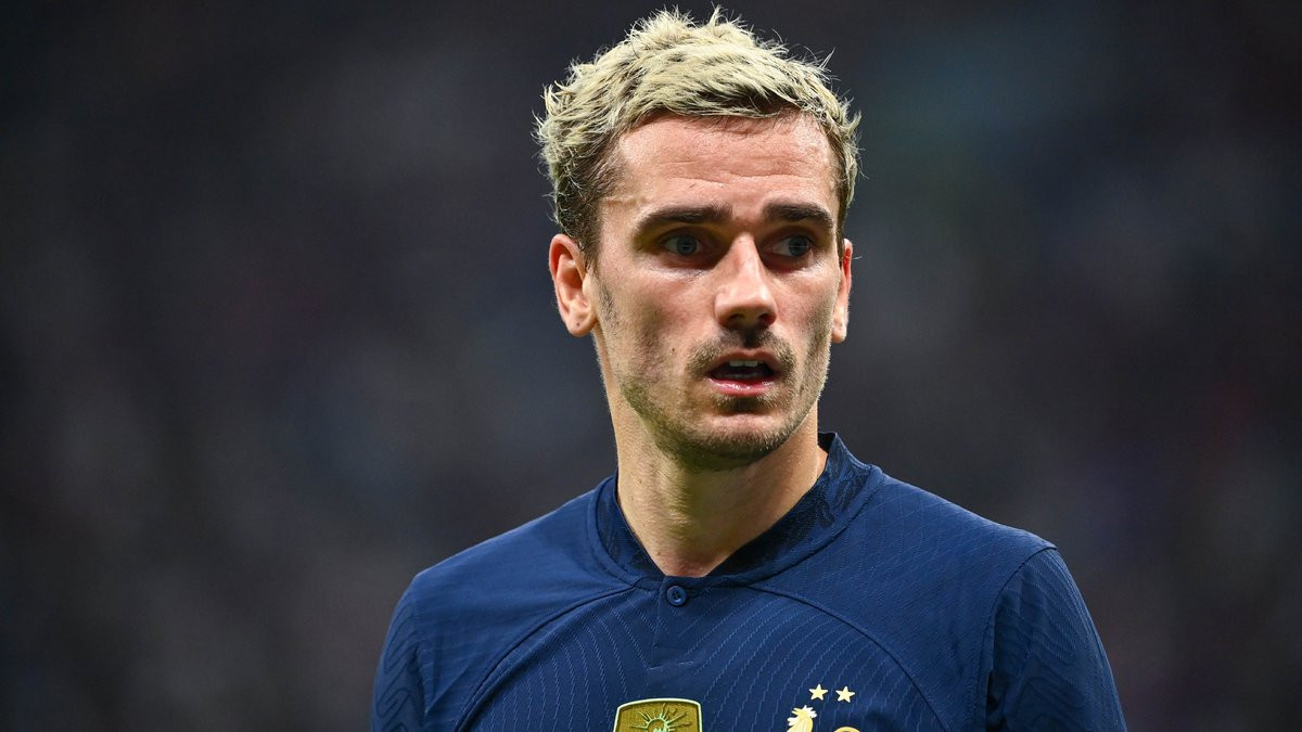 Equipe de France Le clan Griezmann lâche une réponse à ses