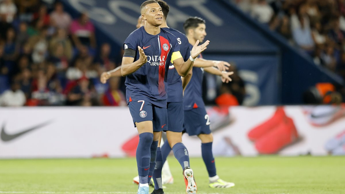 Mbappé au cœur dun problème au PSG Luis Enrique met les choses au