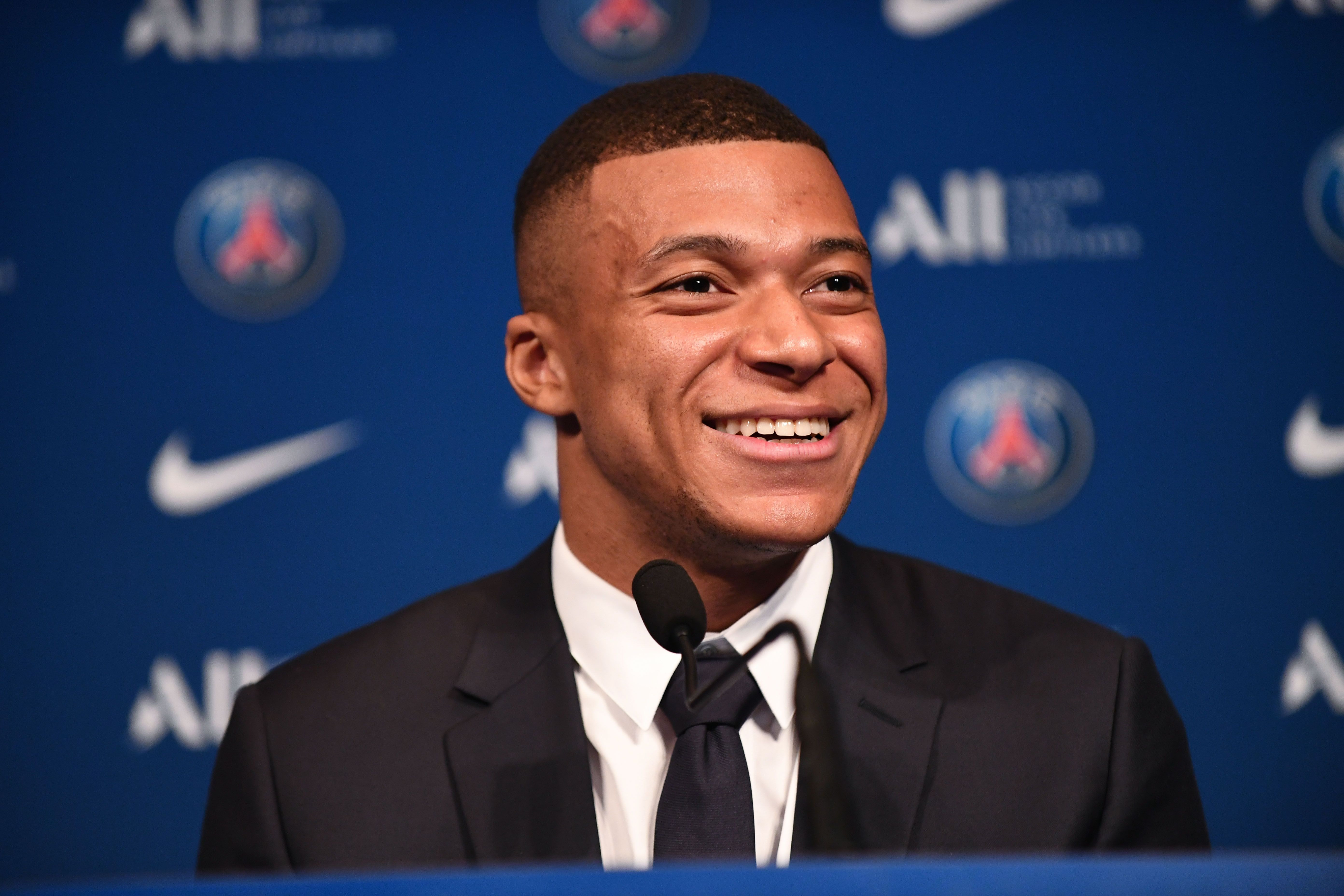 En plein scandale le clan Mbappé sort enfin du silence Le10sport