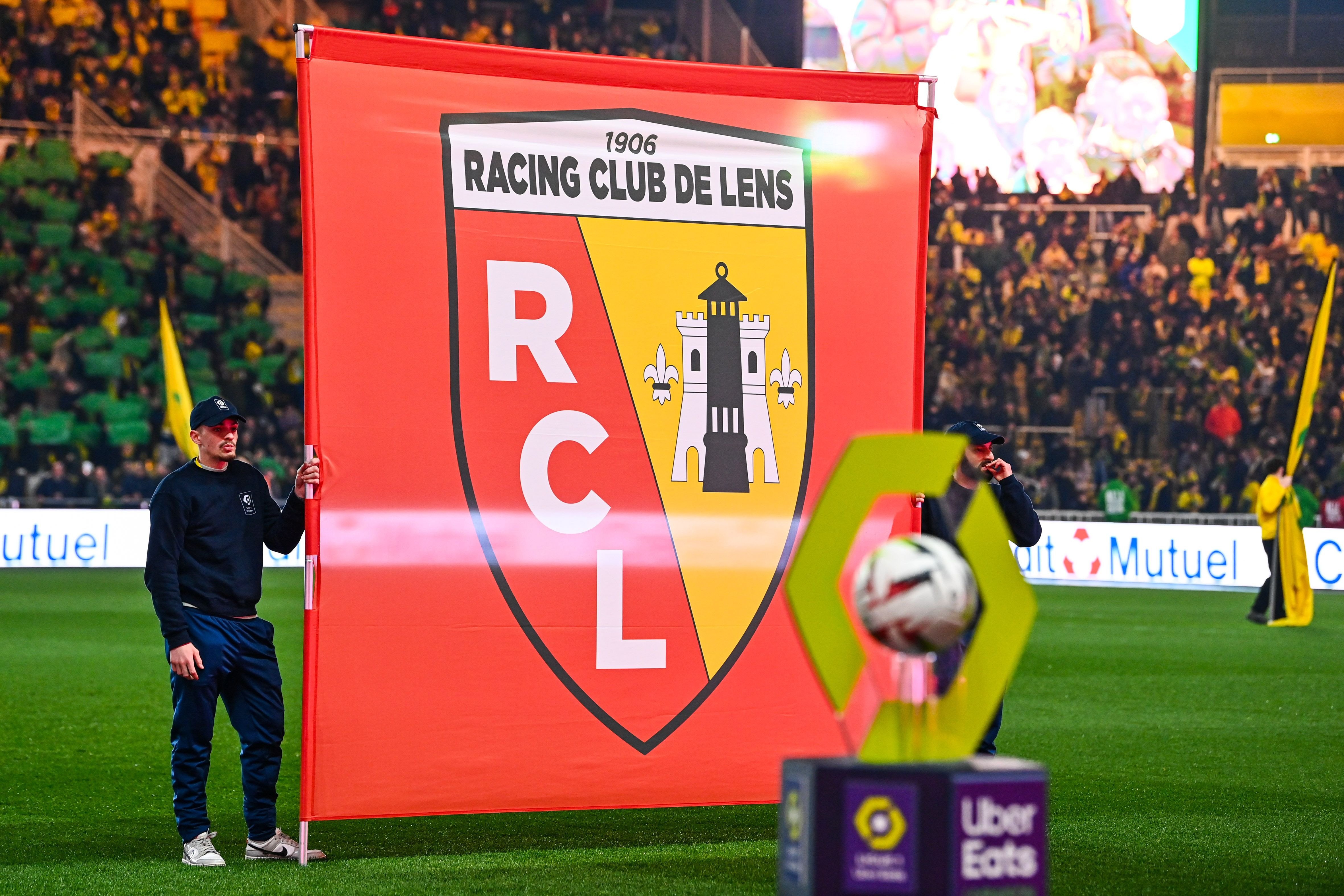 Officiel Le Rc Lens Acc L Re Et Annonce Encore Un Transfert