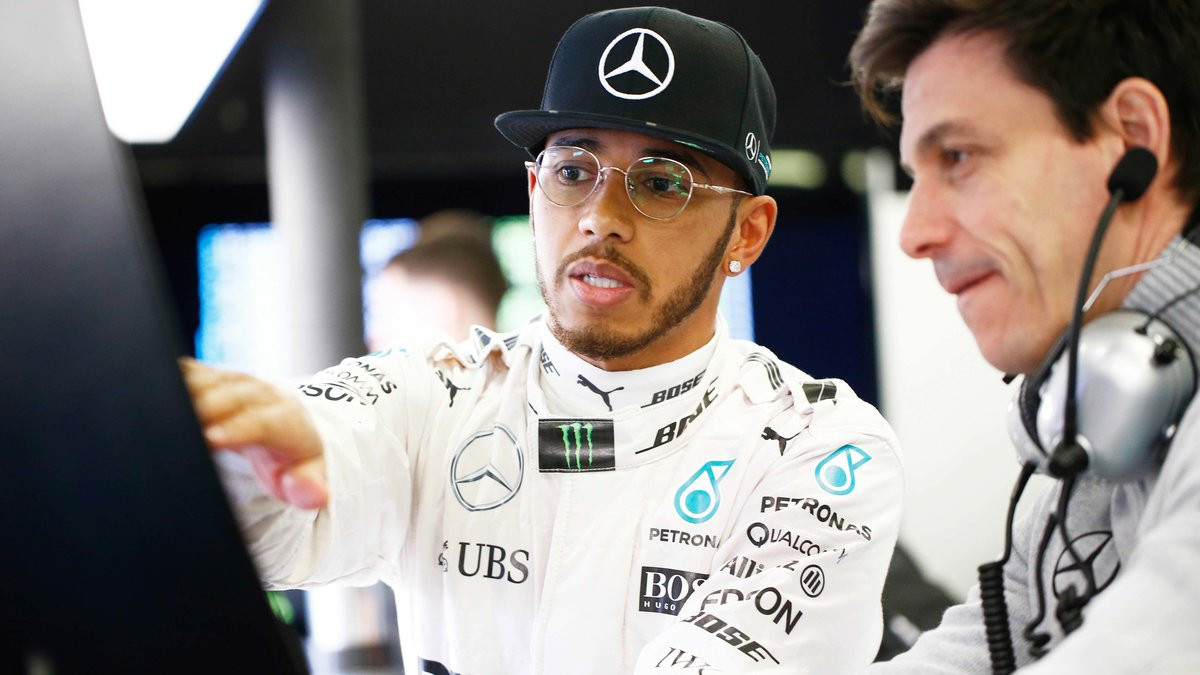 Formule 1 : Le patron de Mercedes monte au créneau pour Lewis Hamilton ...