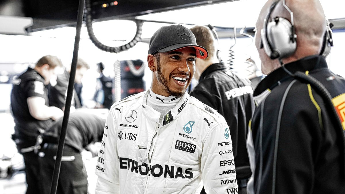 Formule 1 : La réaction de Lewis Hamilton après sa pole position en ...