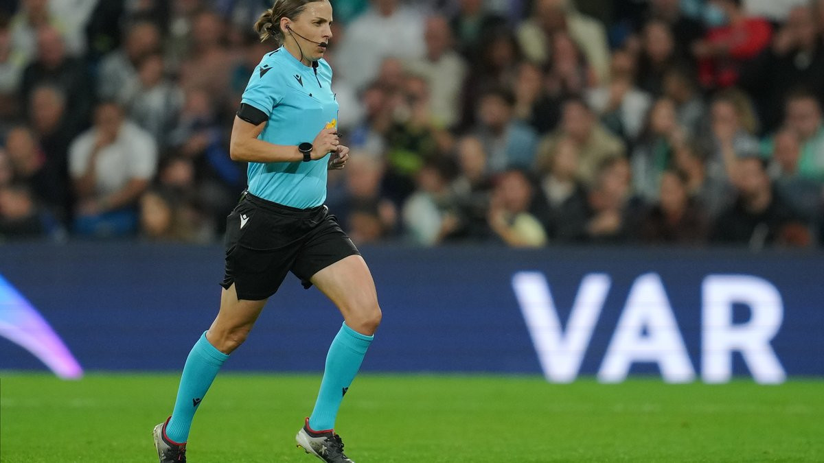 Qui Sont Les Arbitres De La Coupe Du Monde 2022 Le10sport qui-sont-les-arbitres-de-la-coupe-du-monde-2022-le10sport