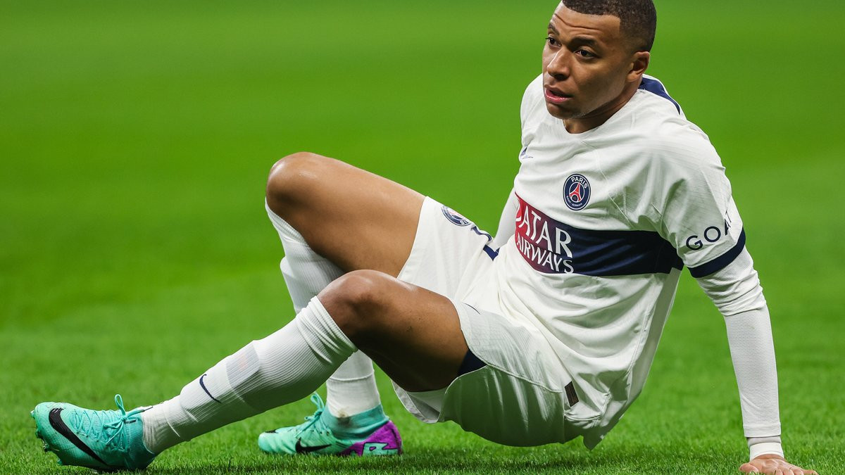 Maillot PSG floqué Mbappé 2017/18 – Vintage Football Area