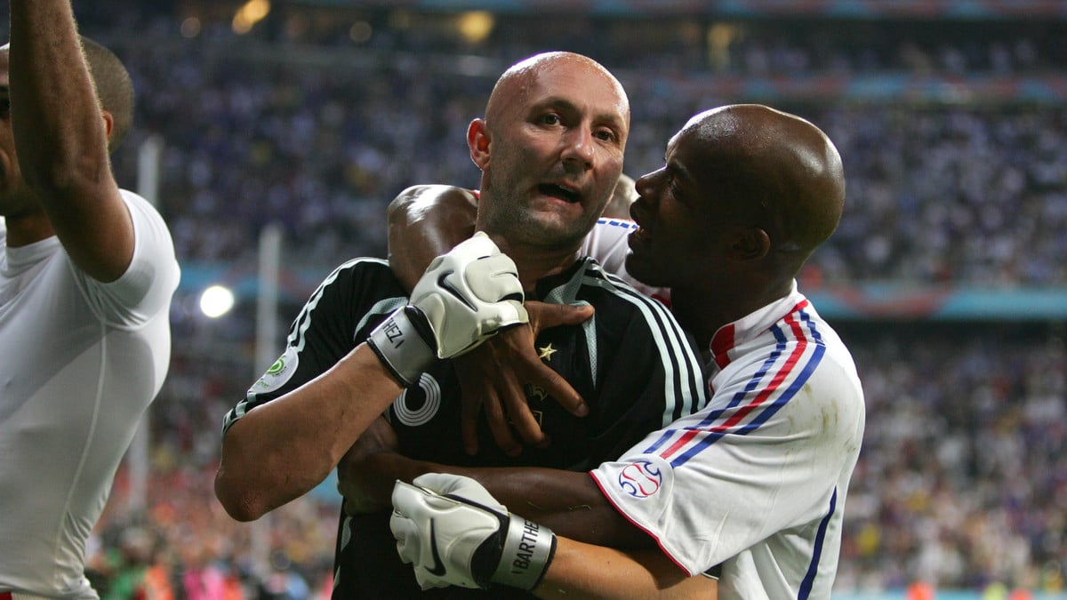 Raymond Domenech contre Fabien Barthez : Le clash qui a divisé l'équipe de France pendant deux ans