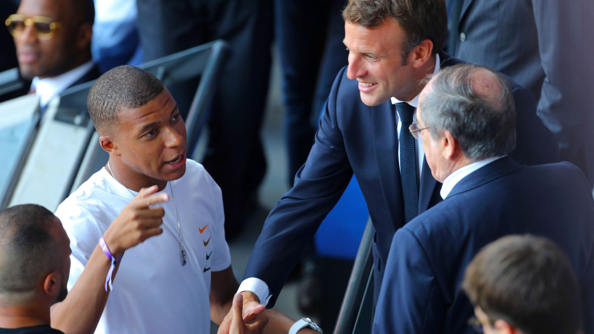 «Impossible» : Recalé par Kylian Mbappé, Emmanuel Macron réagit avec humour