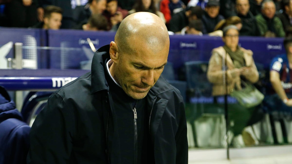 «Je l’ai attrapé, et c’était difficile» : Pierre Ménès dévoile un «grand souvenir» loin d’être simple avec Zinédine Zidane