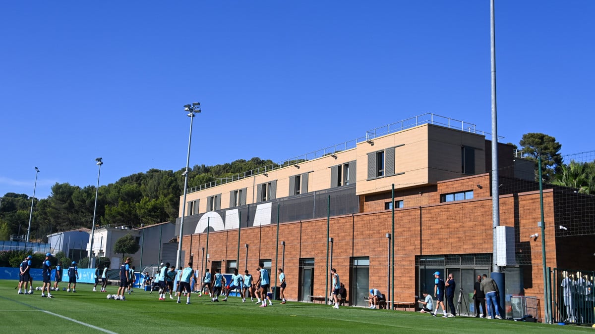 «J’ouvre la porte, il fumait sa clope !», un joueur de l’OM s’est fait surprendre aux toilettes