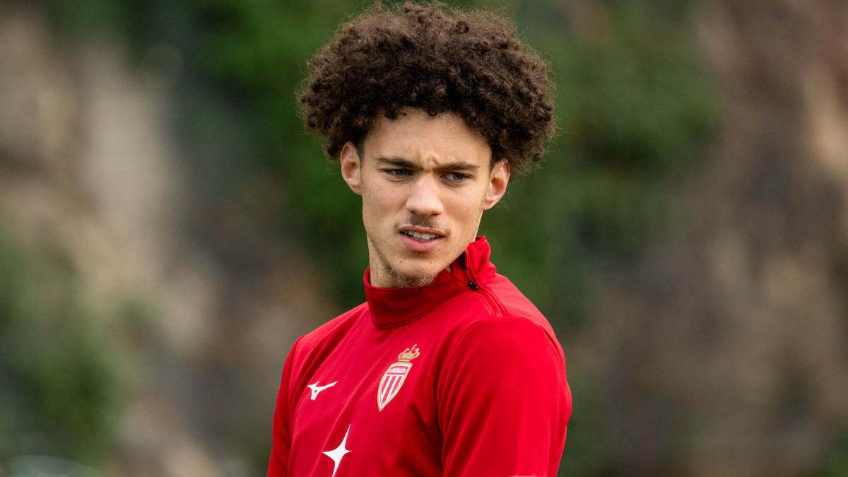 Maghnes Akliouche : Un accord entre le PSG et l’AS Monaco se rapproche, mais un dernier obstacle bloque encore le transfert de l’international français