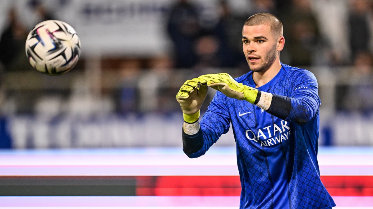 «Il manque de charisme» : Lucas Chevalier commence à faire «peur» au PSG