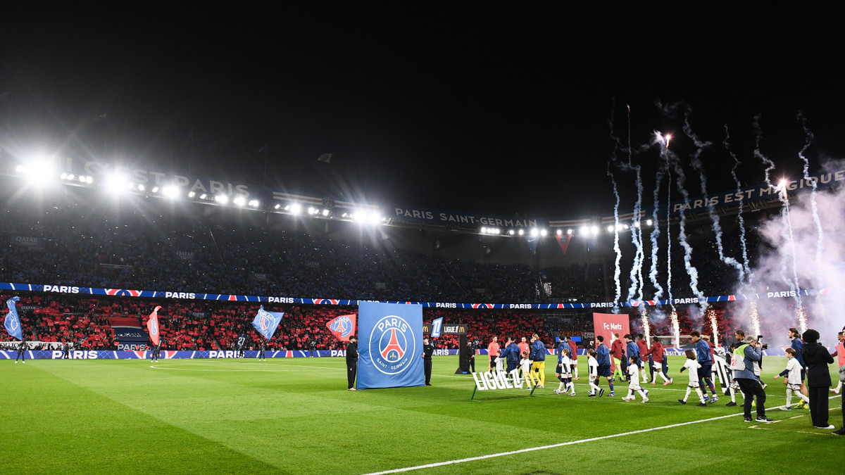 «C’est ici que je dois jouer» : Il rêve de signer au PSG après sa découverte du Parc des Princes