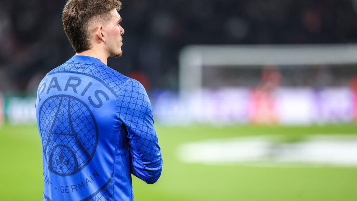 Le PSG a recruté «le meilleur joueur du monde à son poste et à son âge» : Lucas Chevalier est plus que jamais menacé !