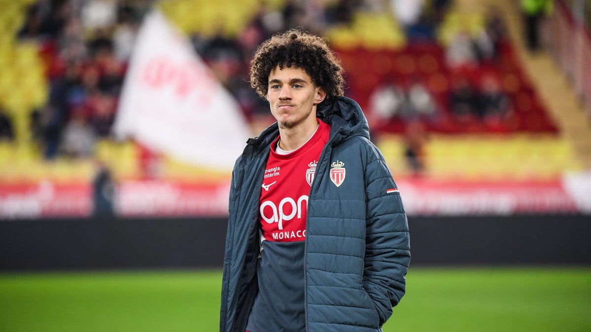 Transfert de Maghnes Akliouche : Le PSG prend une décision inattendue !