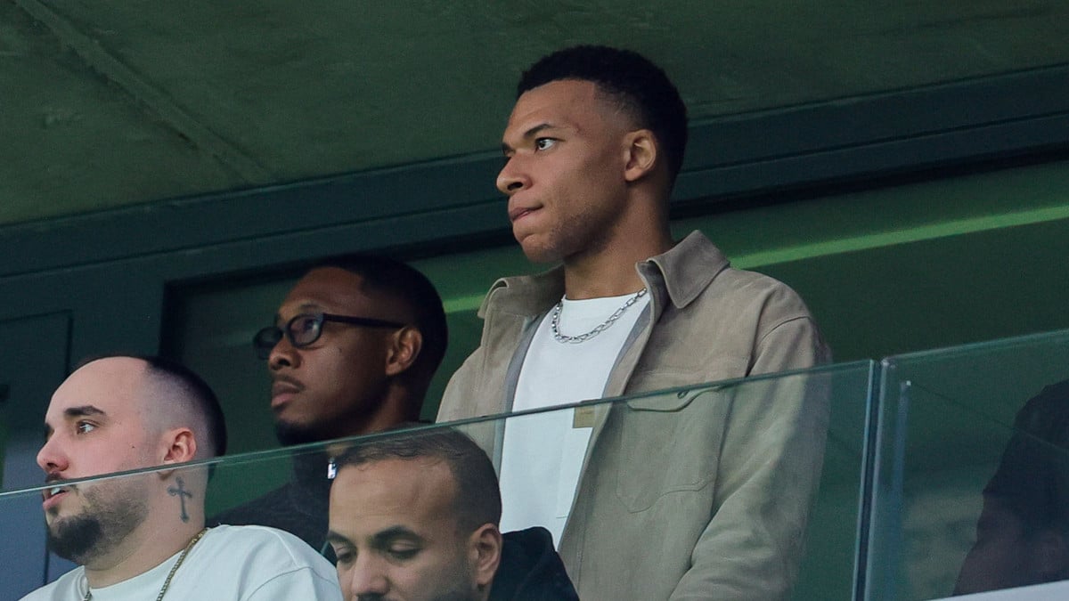 Kylian Mbappé et Ester Exposito : Le nouveau cliché qui agite la toile !