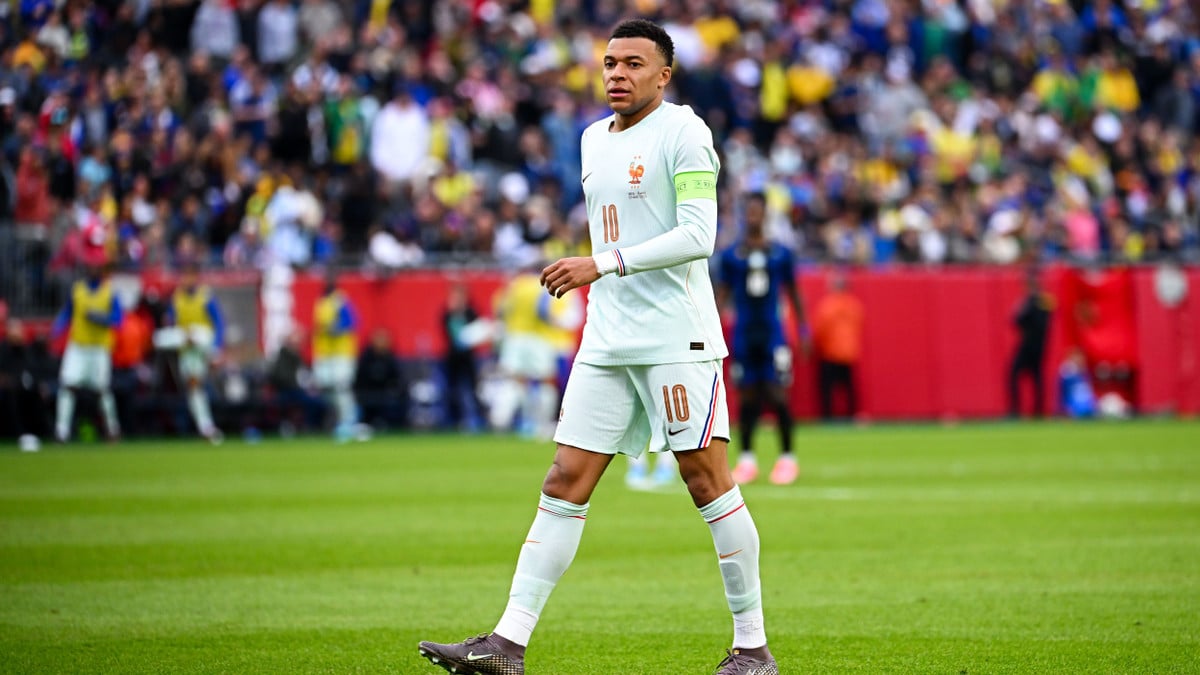 Kylian Mbappé : La première sortie médiatique d'Ester Exposito sur leur couple !