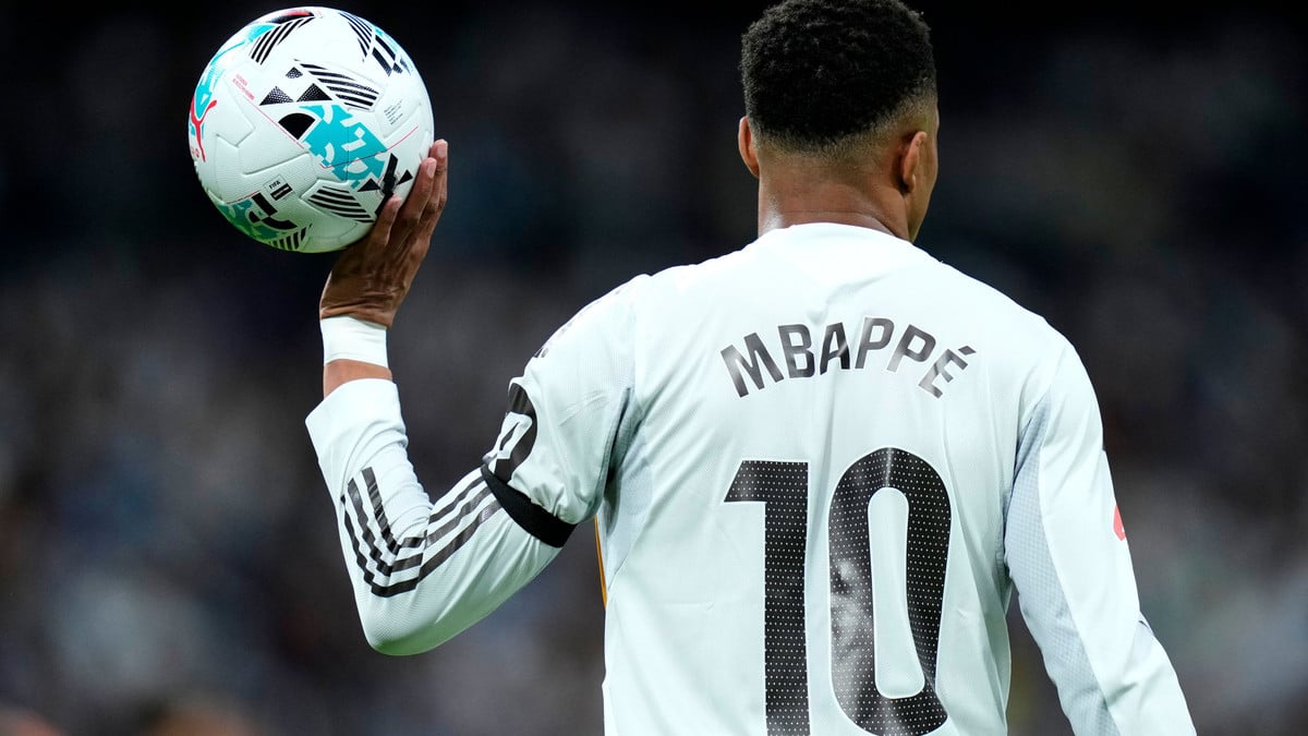 Kylian Mbappé remplacé au PSG : Un journaliste balance le nom du joueur qui l'a remplacé !