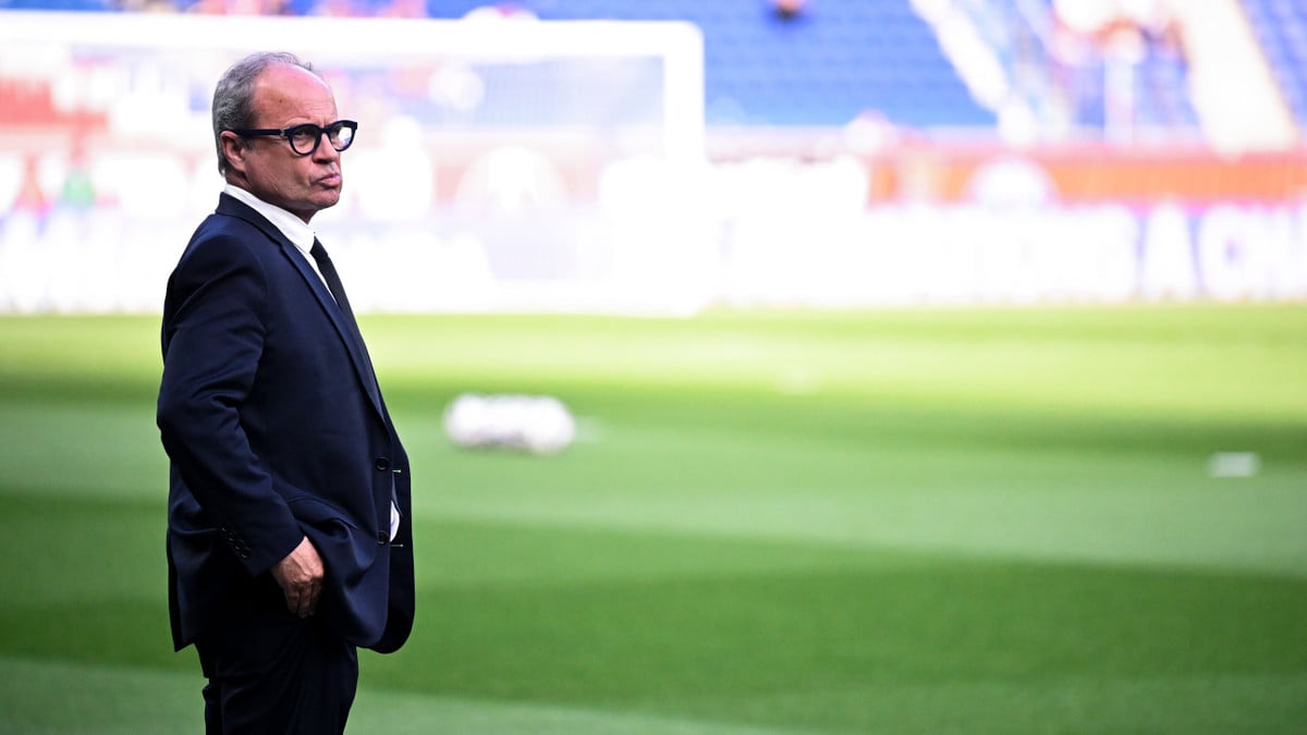 «Tout est complétement arrêté» : Luis Campos jette un froid sur le mercato du PSG !