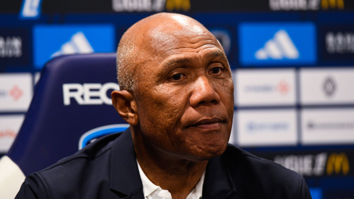 Paris FC - «On n'est pas copains» : Le moment de tension entre Antoine Kombouaré et un journaliste