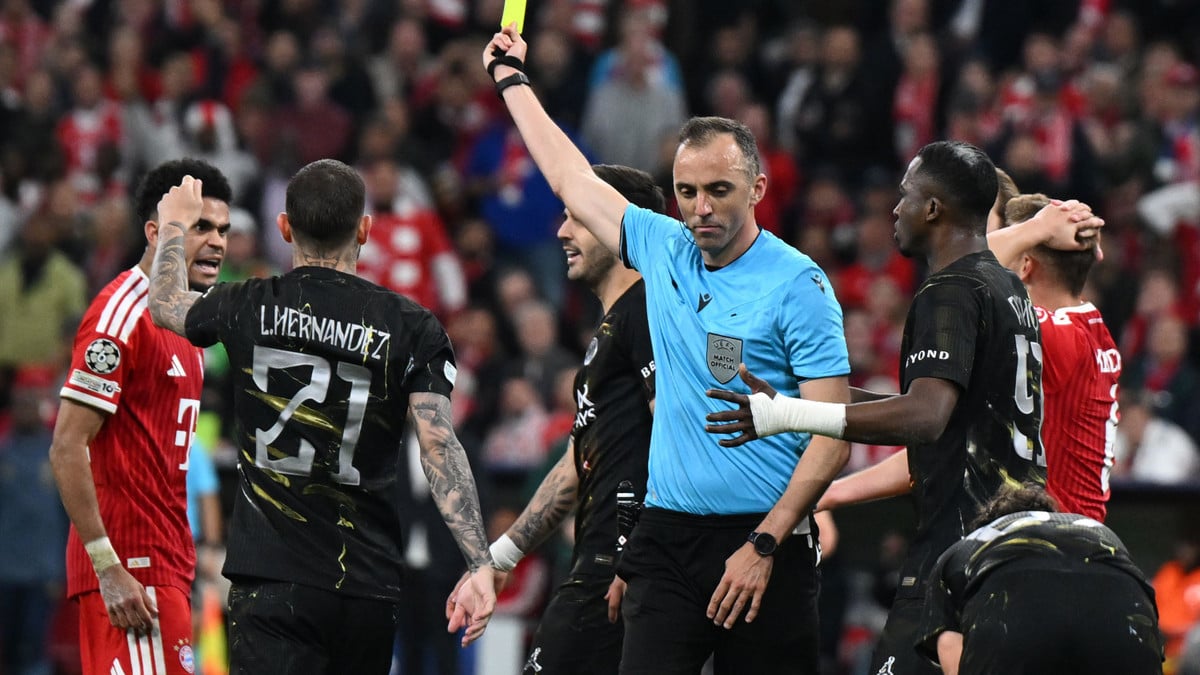 Bayern Munich - PSG : L'arbitre avait raison, voilà la règle qui met fin à la polémique !
