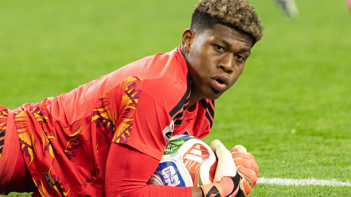 Intérêt pour Zion Suzuki, départ de Lucas Chevalier : Le PSG prépare une nouvelle révolution au poste de gardien de but... et personne ne s'y attendait
