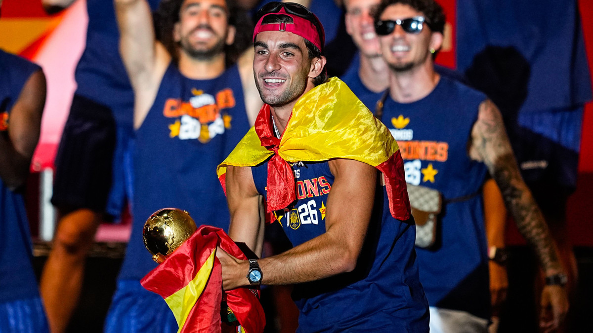 Mercato : Ferran Torres et Charles De Ketelaere sont pistés par le PSG, mais un troisième attaquant mystère pourrait bien rejoindre Paris !