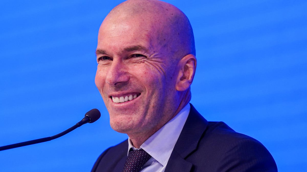 Zinédine Zidane reçoit une proposition osée de la part d’un célèbre humoriste, le rendez-vous est pris avec le sélectionneur de l’équipe de France !