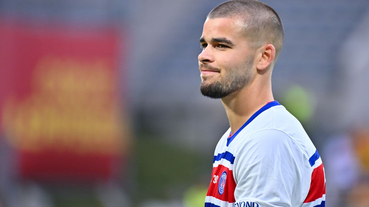 Pierre Ménès annonce une surprise avec Lucas Chevalier au PSG : Ce scénario pourrait convaincre Zinedine Zidane de l'appeler en équipe de France !