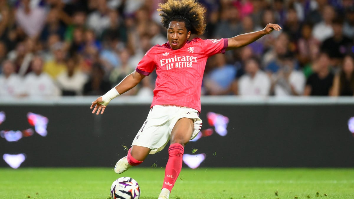 Avec les ventes en cours de Barcola et Mbaye, quelles pistes offensives peut creuser le PSG ?