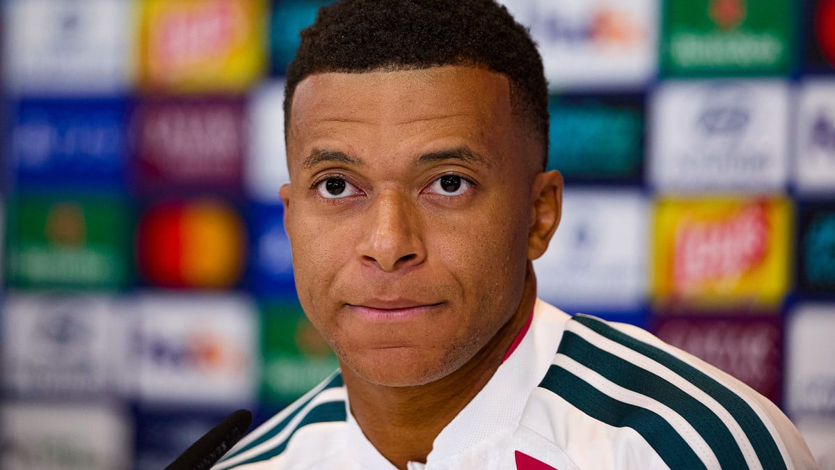 PSG : Kylian Mbappé avait réclamé son transfert en plein match... à cause de Neymar !