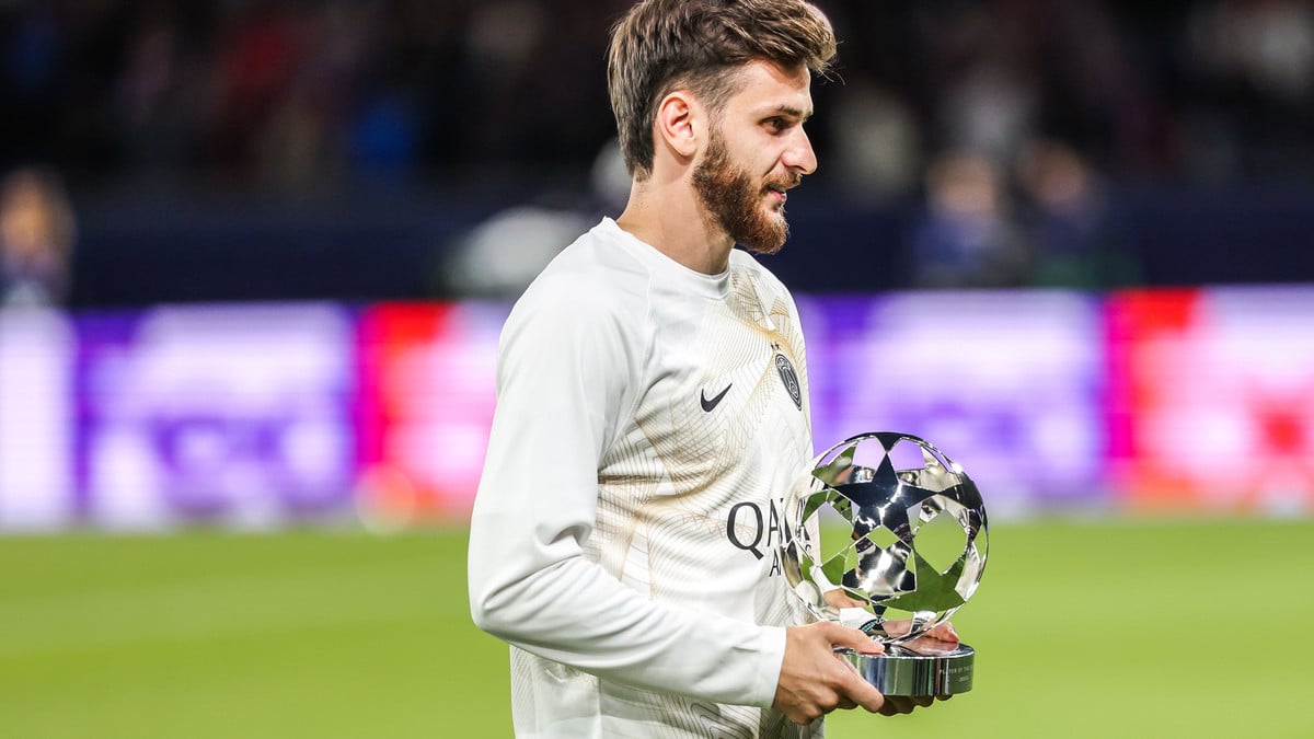 Brillant avec le PSG, Khvicha Kvaratskhelia s’exprime sur le Ballon d’Or... et ça change de Kylian Mbappé !