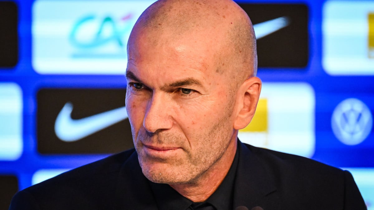 «Il n'y aura pas de discussion» : En pleine bataille pour le Ballon d'Or, Zinedine Zidane prévient Mbappé et Dembélé