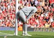 Pepe Reina montre lexemple a Eduardo