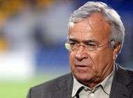 Dassier sautocongratule