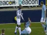 Comment Mulumbu a degomme Tevez