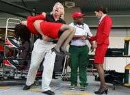 Branson doit se travestir en hotesse