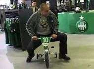 Janot traite Larque de connard sur son twitter