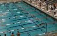 Il gagne le 50 m dos sous leau