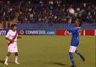 Neymar se prend la misere par un Peruvien