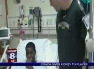 Un coach donne un rein a son joueur