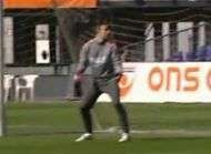 Van Persie troue par un mioche de 5 ans