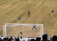 Messi plante deux buts avec une frappe