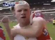 Rooney pete un plomb devant la camera