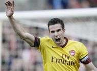 Resultats Premier League Van Persie soulage Arsenal