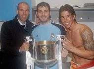 Zidane fait la fiesta avec les joueurs du Real Madrid