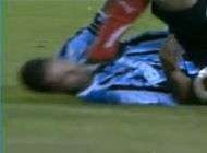 Rochemback se fait pietiner le visage