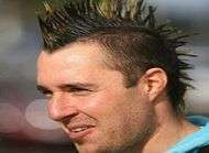 Vire pour sa coupe de cheveux